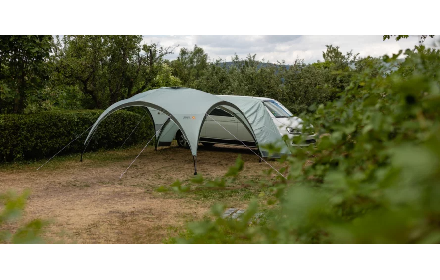Coleman compact deals event shelter